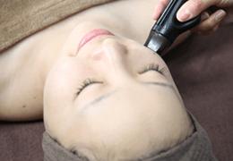 フェイスケア+美顔マッサージ シャープなフェイスラインへ